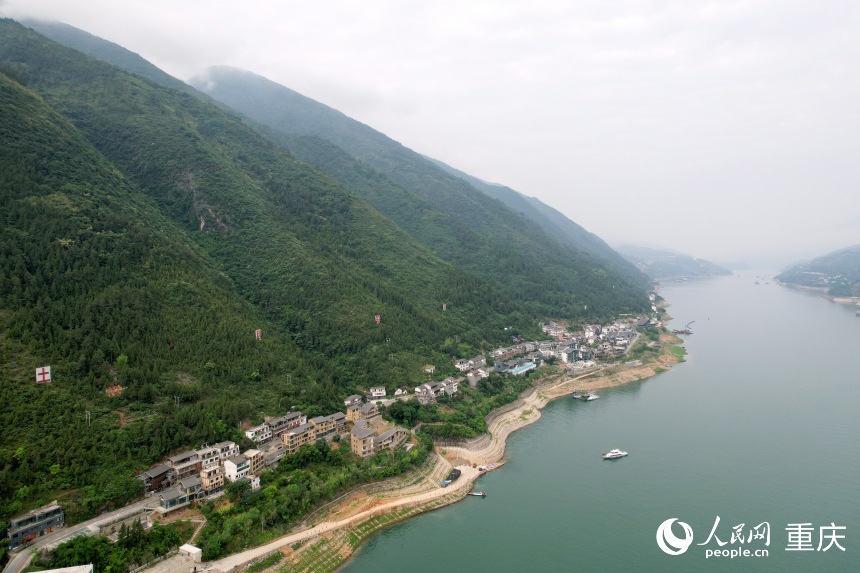 位于長江南岸的三峽里·竹枝村。人民網(wǎng)記者 劉政寧攝