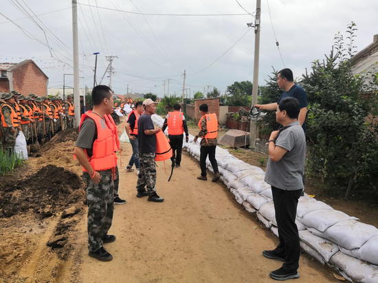 松遼委黑龍江拉林河工作組在哈爾濱市雙城區(qū)多口店堤防段指導抗洪搶險